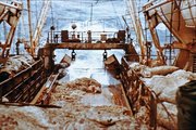 1986r. Kanaryjka w rejonie Falklandów - wzburzona woda wpadała przez slip na pokład