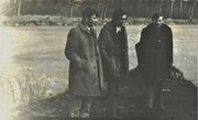 To ja i moi koledzy z roku podczas spaceru na Jeziorze Głębokim zimą 1972r. (2)