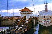 1986r. przechodzenie przez Kanał Panamski na m/t BOGAR - z Atlantyku na Pacyfik
