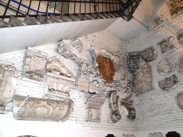 sala z ekspozycja odlewów i elementów dekoracyjnych